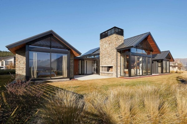 New house with aluminium joinery in Central Otago